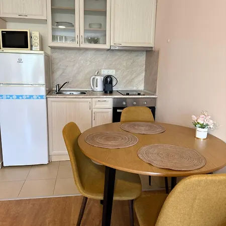 Appartement болгария первая линия 4 звезды со своим аквапарком бассейнами стоянкой Premier